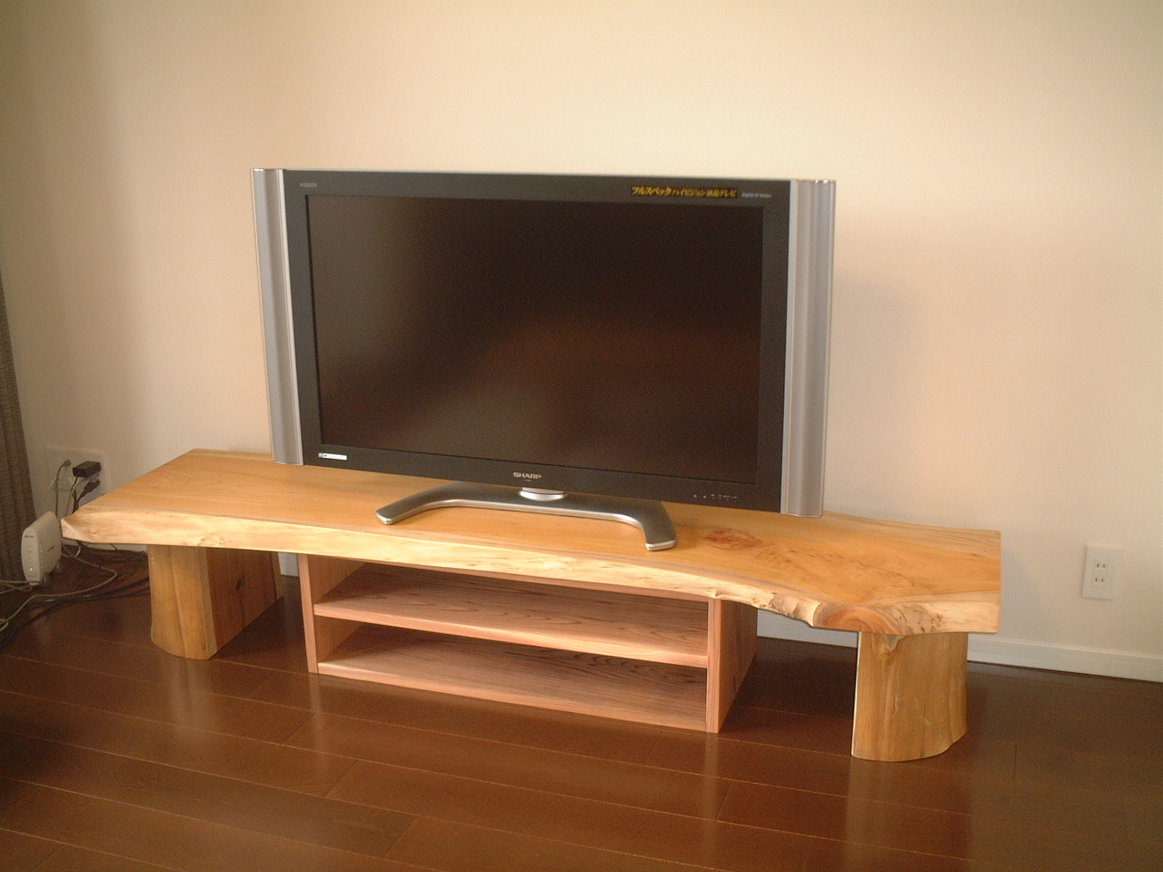 欅一枚板無垢TVボード、TV台 tv05 | 一枚板テーブルと無垢カウンター販売のグリーンフォレスト
