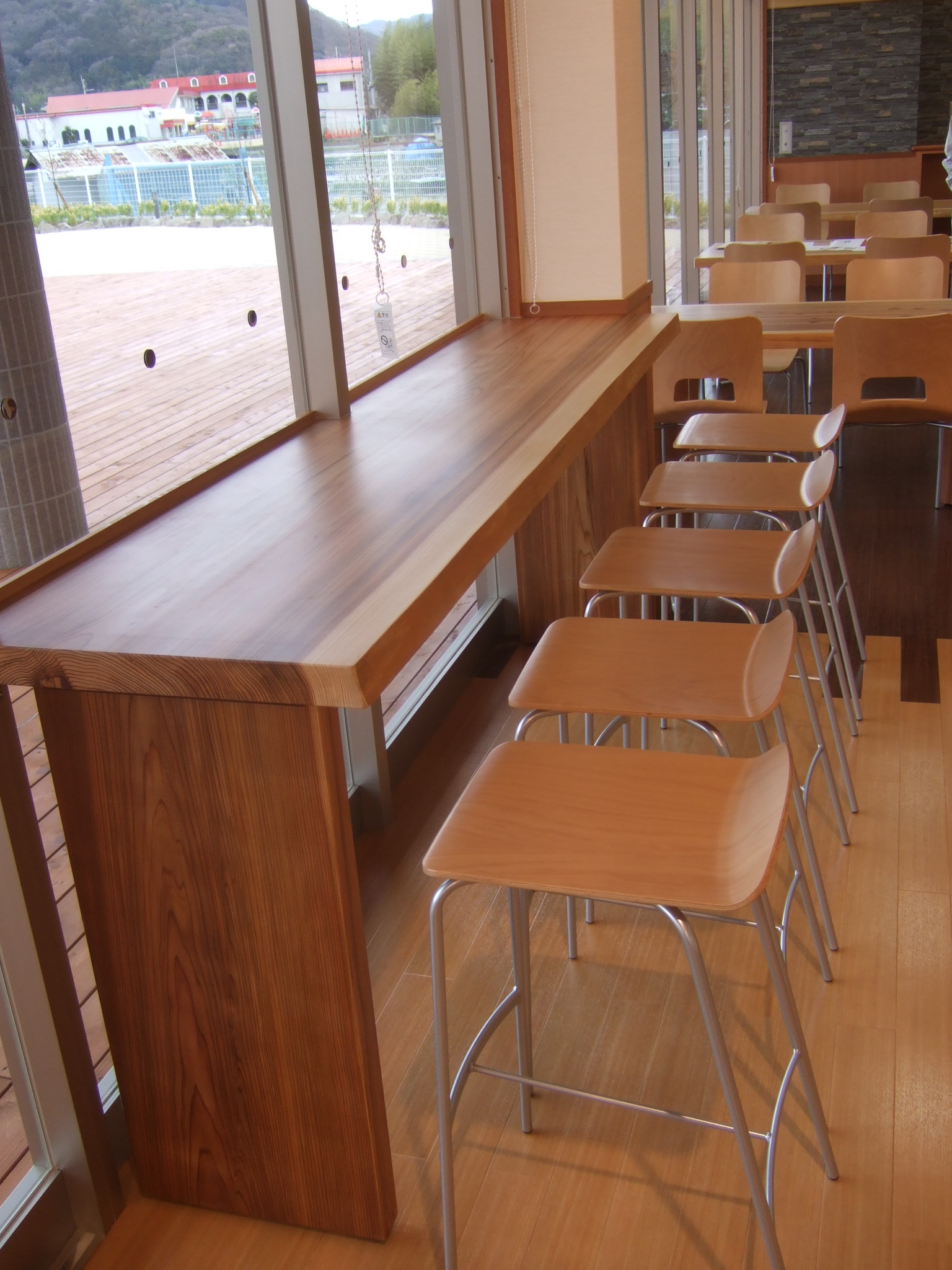 無垢テーブル店舗・施設用25 姫路市和食のお店 一枚板テーブルと無垢カウンター販売のグリーンフォレスト
